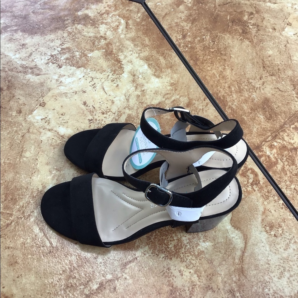 Woman’s Andrew Geller Heeled Sandals - Picture 4 of 10